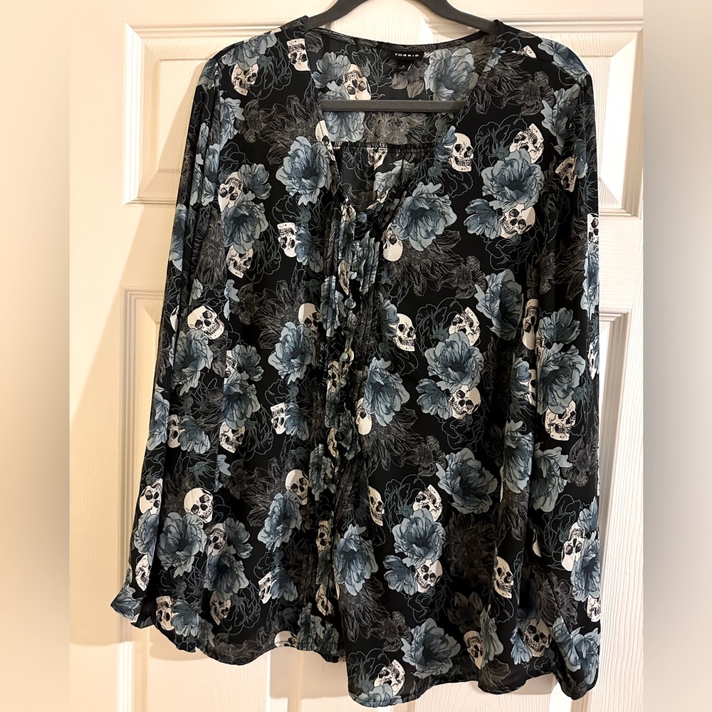 Torrid size 3 long sleeve sheer top